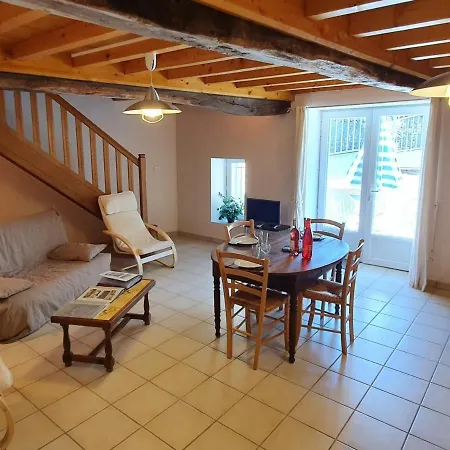 Paisible Avec Jardin Privatif, Proche Loire Et Balades, Pour 11 Personnes, Animaux Acceptes - Fr-1-496-86 Holiday home